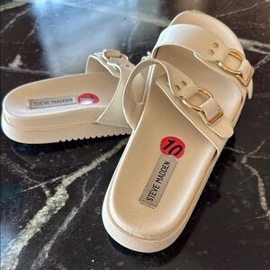 Steve Madden Cream and Gold Slide Sandals